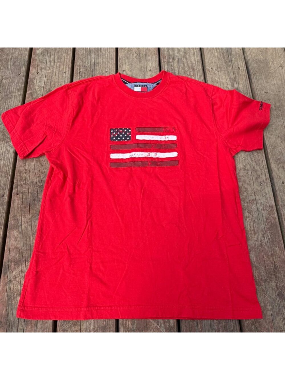 Tommy Jeans Red Graphic T-Shirt Large American Flag Distressed Design 100% Cotto